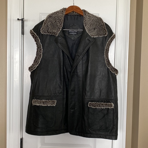 Henig Furs leather vest with shearling collar and trim. NWOT. - Picture 3 of 9